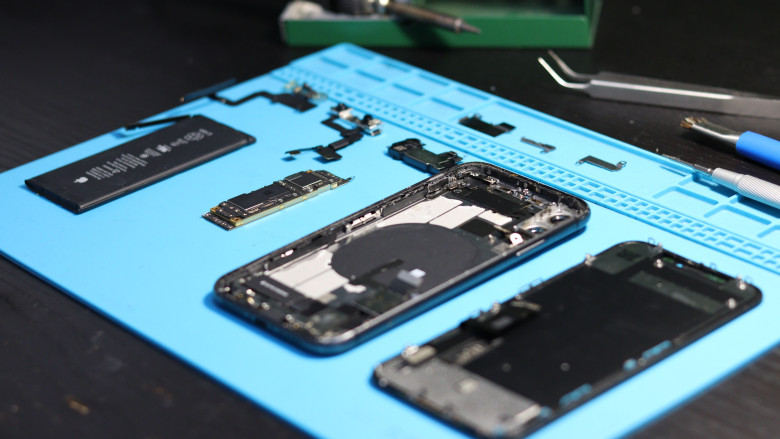 Apple выложила официальную инструкцию по ремонту iPhone Duo