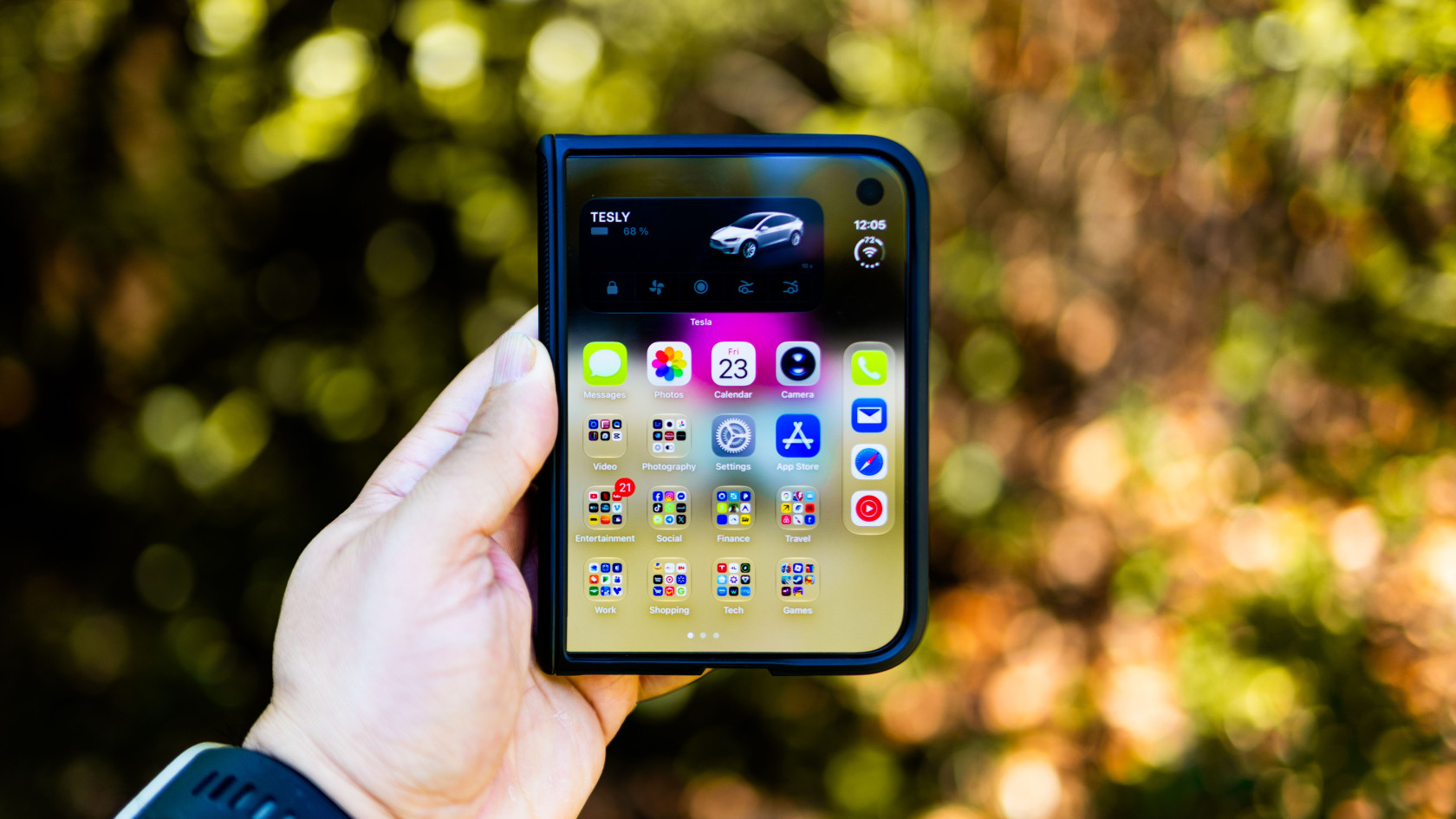 Первые обзоры iPhone Duo: шарнир выдержал, а приложения подвели